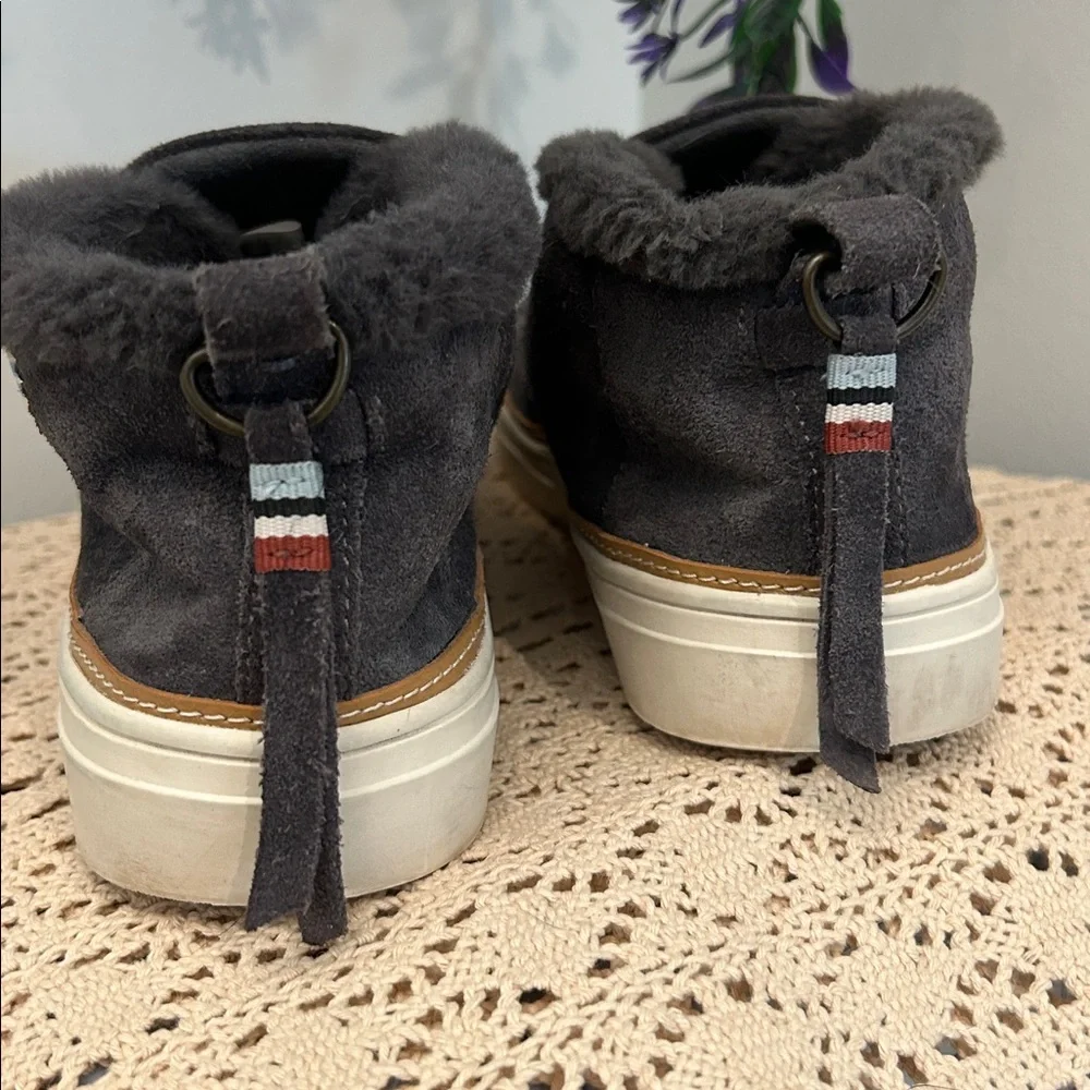 TOMS Paxton Suede Shoes Mid-Cut Faux Fur Lined OrthoLite Insole Water Resistant